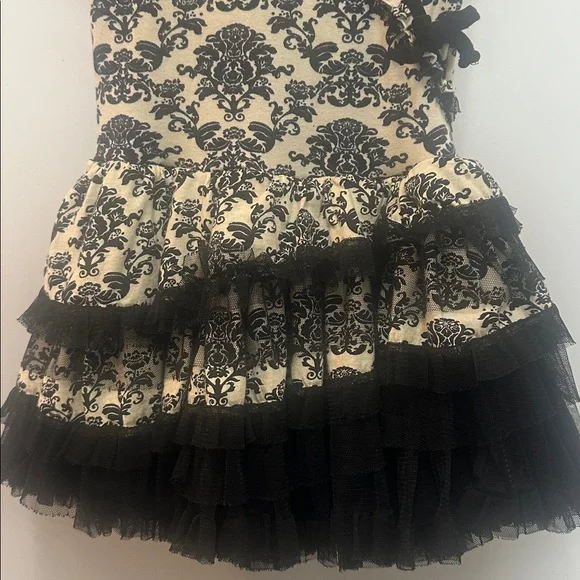 Ooh! La, La! Couture Black and Cream Lace Dress Size 6